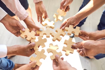 team building together with puzzle pieces