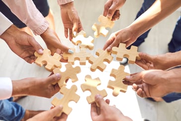 team building together with puzzle pieces